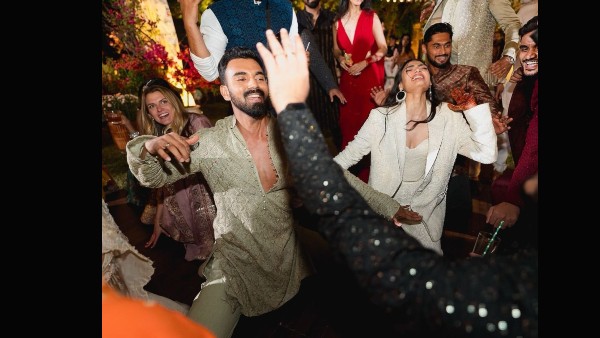 लगाए ठुमके