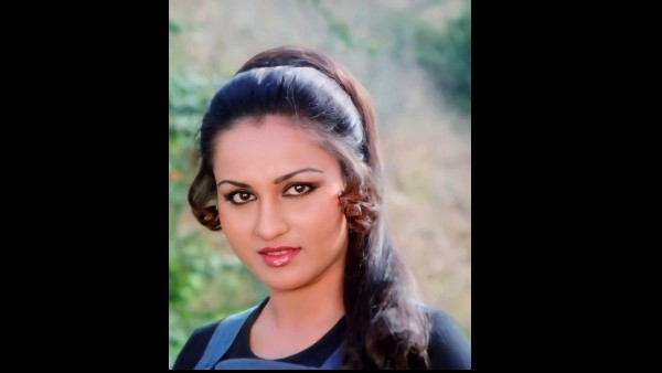 पाकिस्तानी क्रिकेटर मोहसिन खान से की शादी :