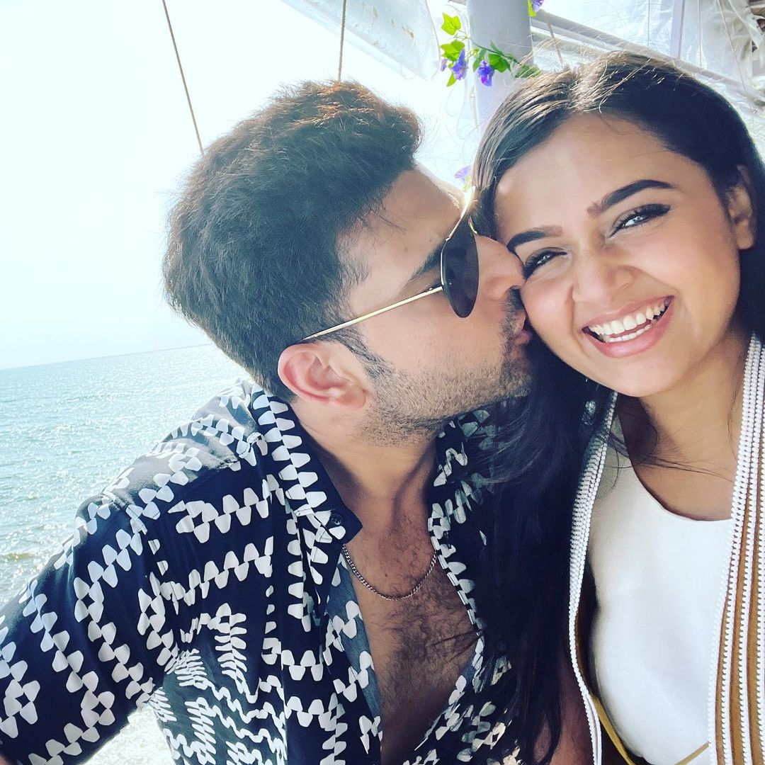 Karan Kundrra Tejasswi Prakash Romantic
