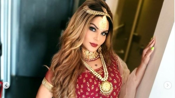 उनके कई वीडियो सामने आए हैं