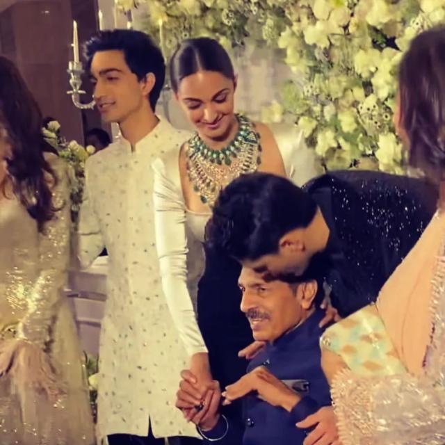 बहू ने थामा हाथ