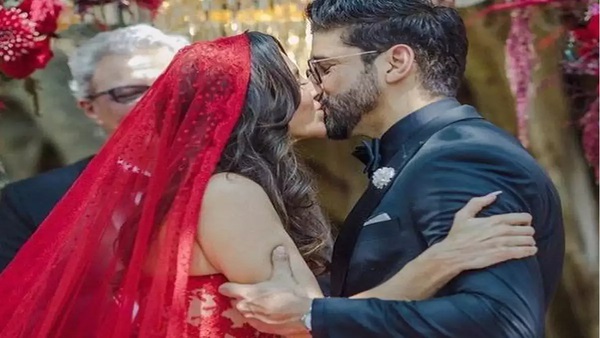 फरहान अख्तर-शिबानी दांडेकर : फरहान अख्तर-शिबानी दांडेकर :