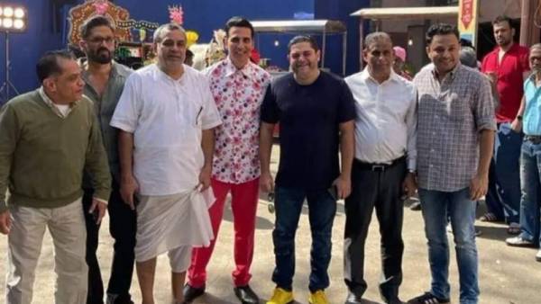 साथ में स्पॉट हुई थी स्टार कास्ट