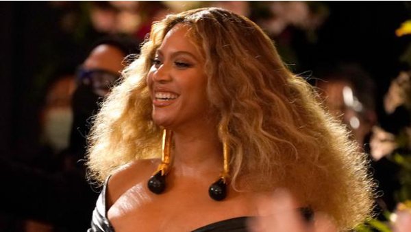 बियॉन्से नॉलेस ने रचा इतिहास :