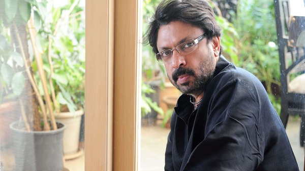 विधु विनोद चोपड़ा ने दिया था पहला मौका :