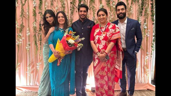 नीली रंग की साड़ी