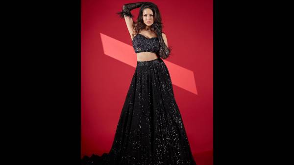 दिया वेस्टर्न लुक