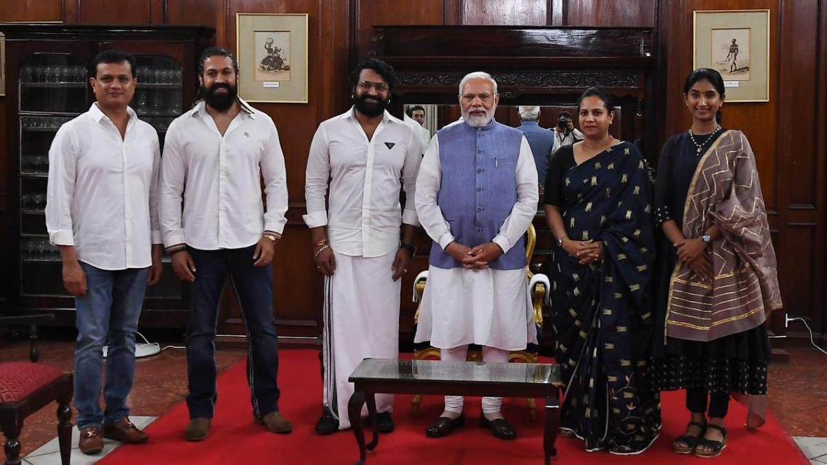 kgf-star-yash-and-kantara-actor-rishab-shetty-with-hombale-team-had-a-meeting-with-pm-narendra-modi kgf-star-yash-and-kantara-actor-rishab-shetty-with-hombale-team-had-a-meeting-with-pm-narendra-modi