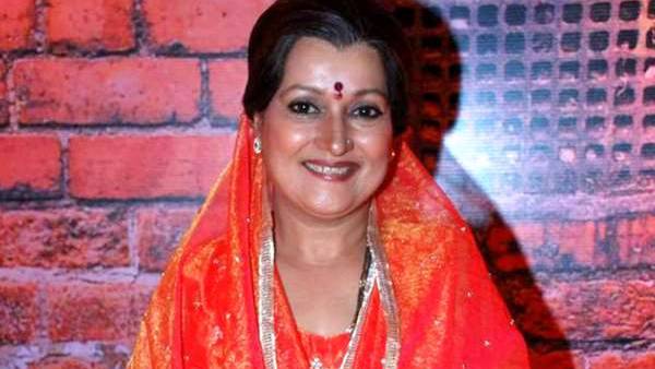 world-theater-day-hum-aapke-hain-koun-ddlj-fame-actress-himani-shivpuri-say-theatre-is-my-first-love world-theater-day-hum-aapke-hain-koun-ddlj-fame-actress-himani-shivpuri-say-theatre-is-my-first-love