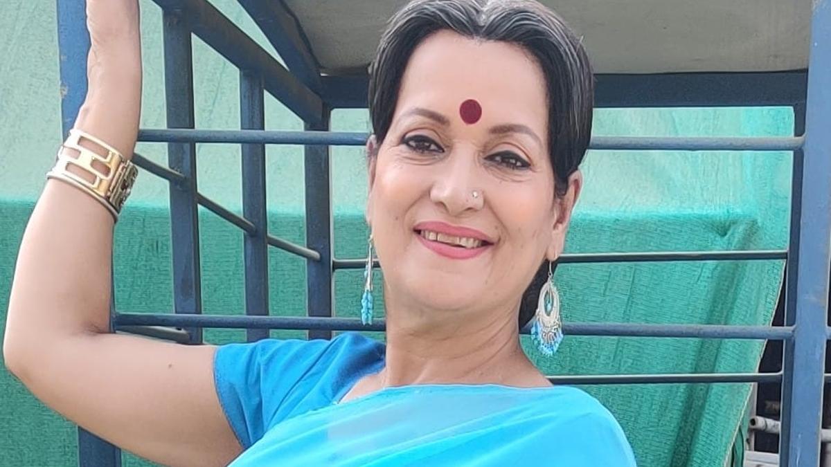 world-theater-day-hum-aapke-hain-koun-ddlj-fame-actress-himani-shivpuri-say-theatre-is-my-first-love world-theater-day-hum-aapke-hain-koun-ddlj-fame-actress-himani-shivpuri-say-theatre-is-my-first-love