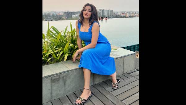 दिया पोज