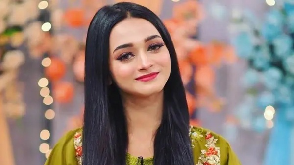 पाकिस्तानी गर्ल आयशा :