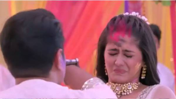 गुम है किसी के प्यार में गुम है किसी के प्यार में