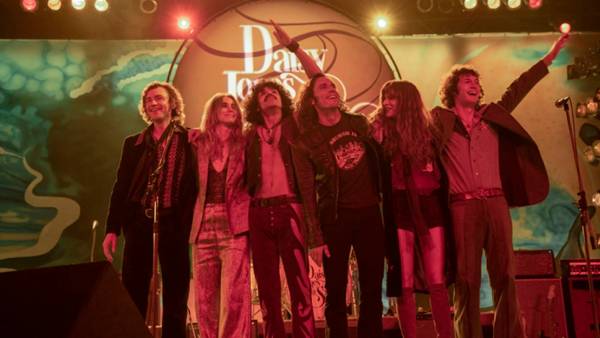 डेजी जोन्स एंड सिक्स