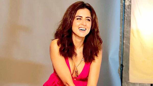 रिद्धि डोगरा : रिद्धि डोगरा :