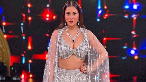 श्रद्धा आर्या : श्रद्धा आर्या :