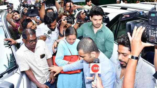 जिया खान सुसाइड केस- अपनी मां के साथ कोर्ट पहुंचे सूरज पंचोली