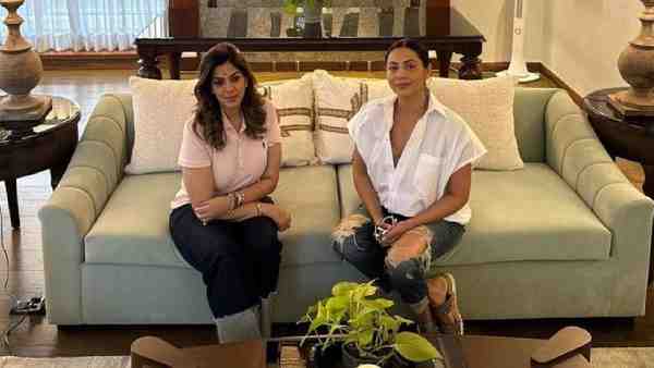 shahrukh-khan-s-manager-and-confidante-pooja-dadlani-whopping-salary-will-make-your-jaw-drop