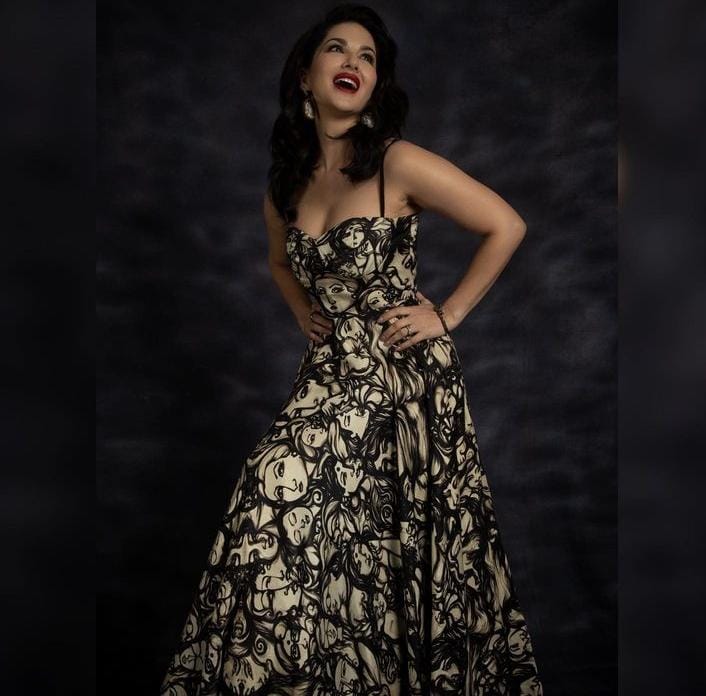 Sunny Leone Bold Photos
