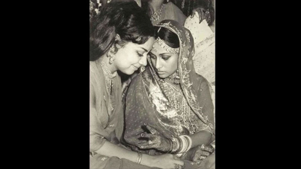 amitabh-bachchan-jaya-bachchan-50th-wedding-anniversary-see-unseen-wedding-pics-how-they-met-first
