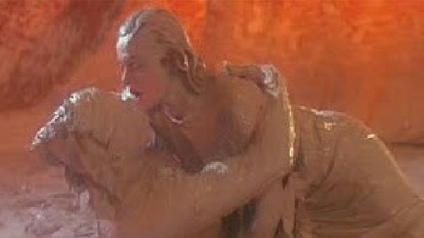 when-akshay-kumar-and-rekha-done-outrageous-bold-love-making-scene-raveena-tandon-got-angry