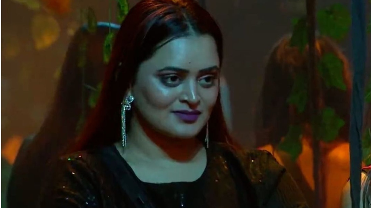 'मेरी जूती करे इनसे बात'... Bigg Boss के घर में हुई भयंकर लड़ाई, बेबिका ने इस कंटेस्टेंट को कहा 'अनपढ़'