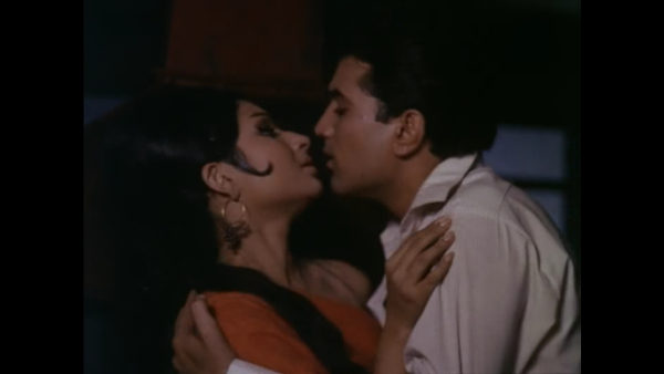 Rajesh Khanna And Sharmila Tagore Shot In Dirty Water