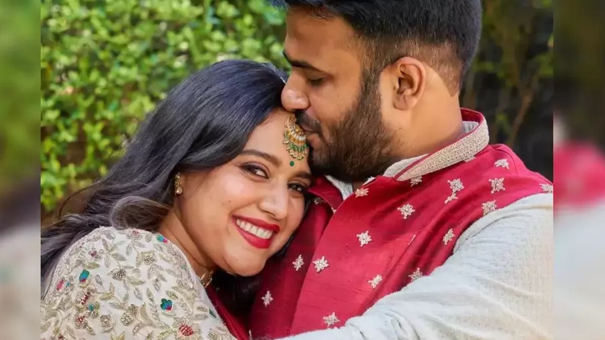swara-bhasker-announces-pregnancy-shared-picture-with-baby-bump swara-bhasker-announces-pregnancy-shared-picture-with-baby-bump
