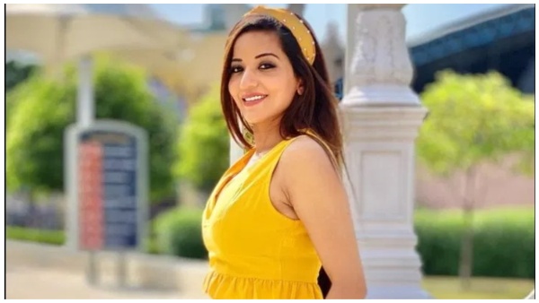 भोजपुरी एक्ट्रेस मोनालिसा ने अपने बोल्ड अंदाज से सोशल मीडिया पर लगाई आग, लुक्स देखकर फैंस हुए घायल