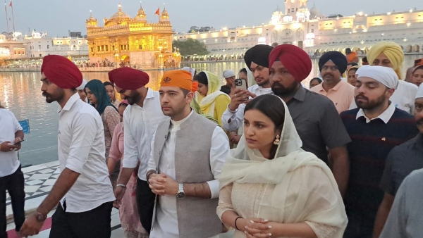 स्वर्ण मंदिर पहुंचे परिणीति चोपड़ा और राघव चड्ढा