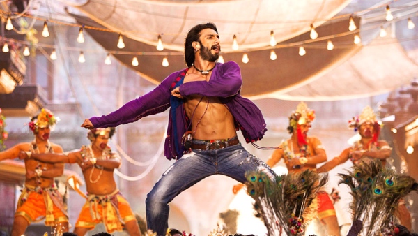 ranveer-singh-slipped-and-fell-into-dhol-while-dancing-on-the-stage-the-funny-video-is-going-viral