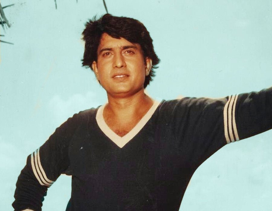 मराठी सिनेमा के दिग्गज अभिनेता रवींद्र महाजनी का निधन, पुणे स्थित फ्लैट में मिला शव