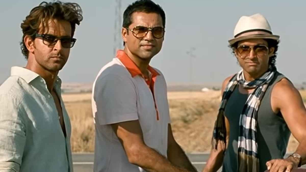 farhan-akhtar-goes-skydiving-in-spain-misses-zindagi-na-milegi-dobara-costars-hrithik-roshan-abhay