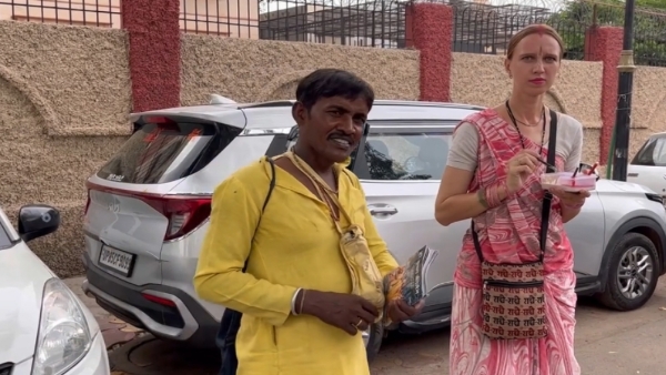  Russian Girl Fell In Love With A Boy In Vrindavan