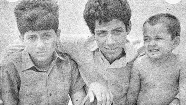 Sunny Deol And Bobby Deol Childhood Picture Sunny Deol And Bobby Deol Childhood Picture