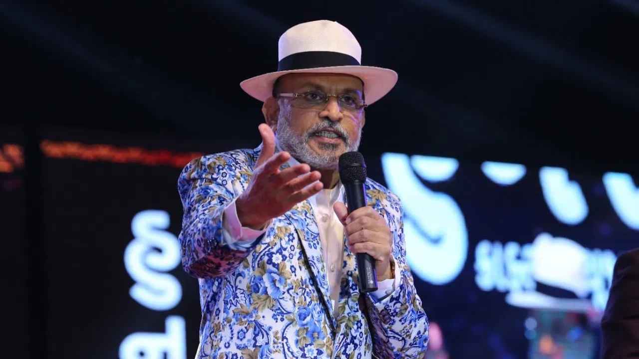 'मुकेश अंबानी भी स्ट्रगल कर रहे हैं', जिंदगी में संघर्ष के सवाल पर अन्नू कपूर ने रखी अपनी बात