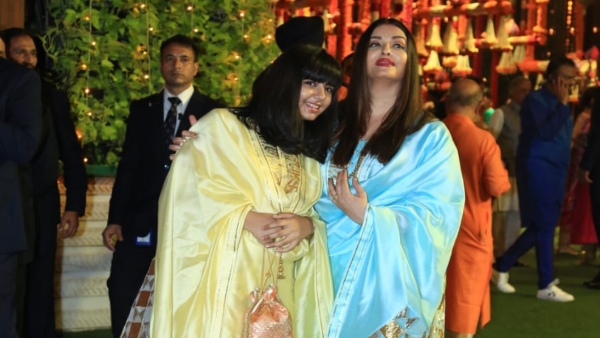 Aaradhya Bachchan, Aishwarya Rai Bachchan