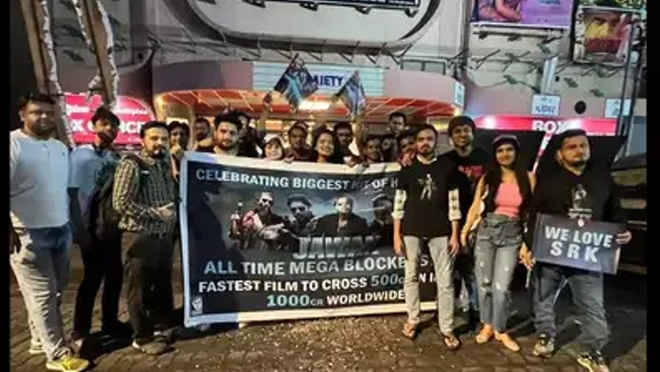 jawan-crosses-rs-1000-crore-at-box-office-shahrukh-khan-fans-burst-crackers-dances-outside-theatres