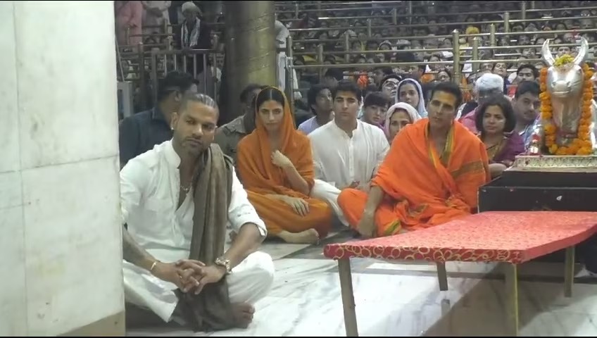अक्षय कुमार ने जन्मदिन पर किए महाकाल के दर्शन, भस्म आरती में हुए शामिल