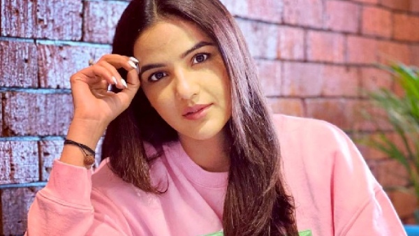 bigg-boss-14-fame-jasmine-bhasin-gets-hospitalized-shared-her-health-update-fans-shocked bigg-boss-14-fame-jasmine-bhasin-gets-hospitalized-shared-her-health-update-fans-shocked