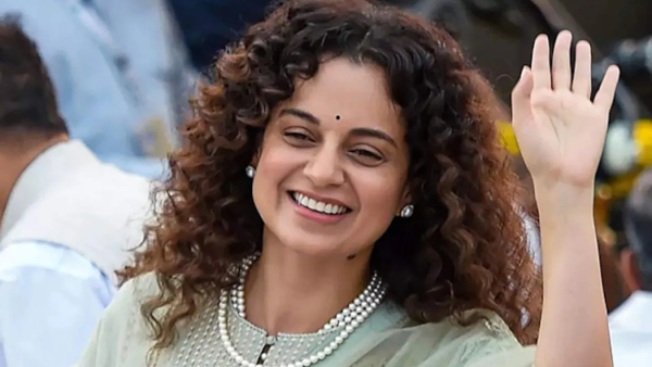 kangana-ranaut-becomes-first-woman-to-do-ravan-dahan-at-delhis-ramleela-at-red-fort