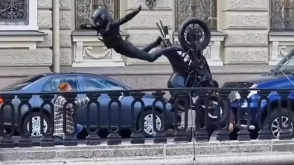 टाइगर 3 के सेट से कैटरीना कैफ की फोटो लीक, जबरदस्त बाइक स्टंट करते आईं नजर