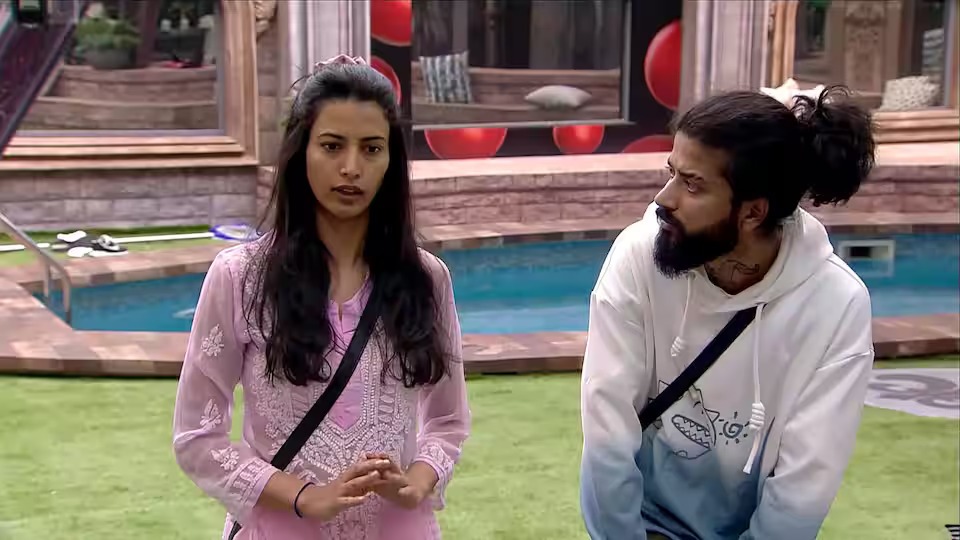Bigg Boss 17: 'खुद के घर शीशे के हों तो दूसरों पर पत्थर नहीं मारते', मनस्वी ने अनुराग की नागरिकता पर कही शॉकिंग बात