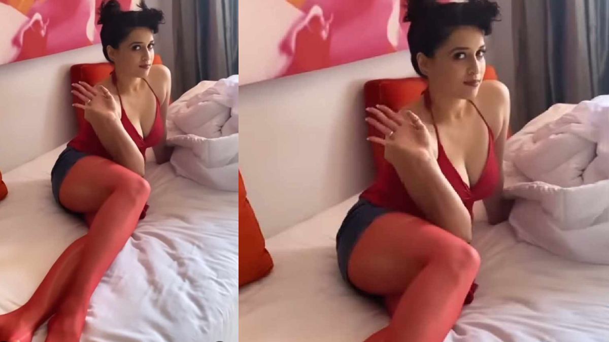 रेड हॉट मनारा चोपड़ा का वीडियो बेडरूम से हुआ वायरल