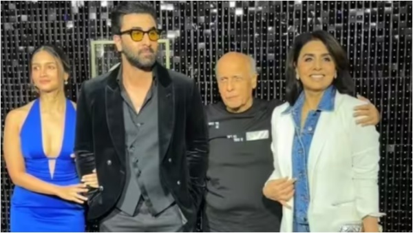 'एनिमल' की सक्सेस पार्टी में रणबीर ने मां के सामने आलिया को किया ऐसा इशारा, वायरल हुआ वीडियो