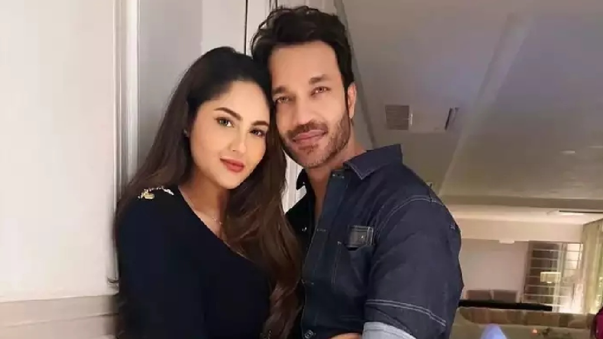 मिस्ट्री गर्ल के साथ विक्की जैन की रोमांटिक तस्वीर ने मचाया बवाल