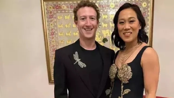 Mark Zuckerberg Wife Lost Pendant