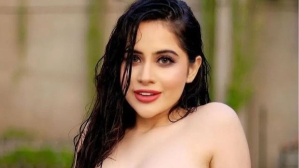 एयरपोर्ट पर तौलिया लपेटकर पहुंच गई Urfi Javed