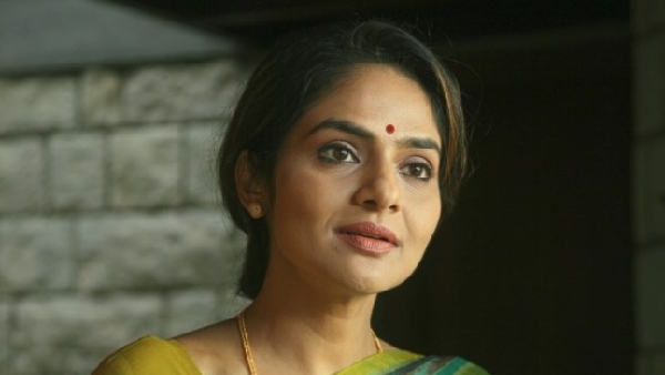 Madhoo Madhoo