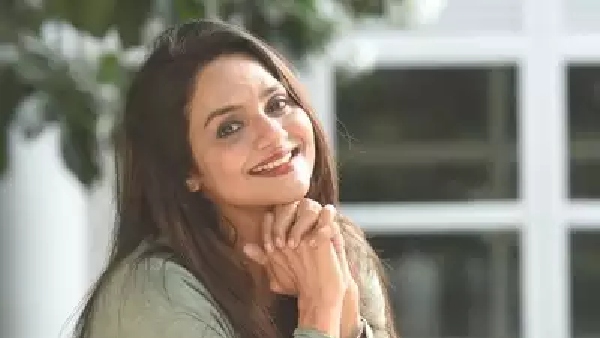 Madhoo Madhoo